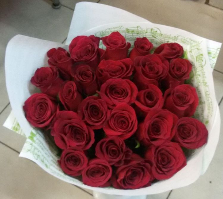 Букет из 25 красных роз, Эквадор, 60см
